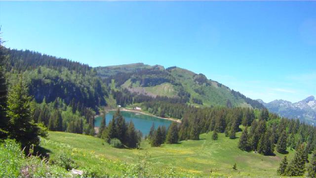 Lac non-loin de Bretaye